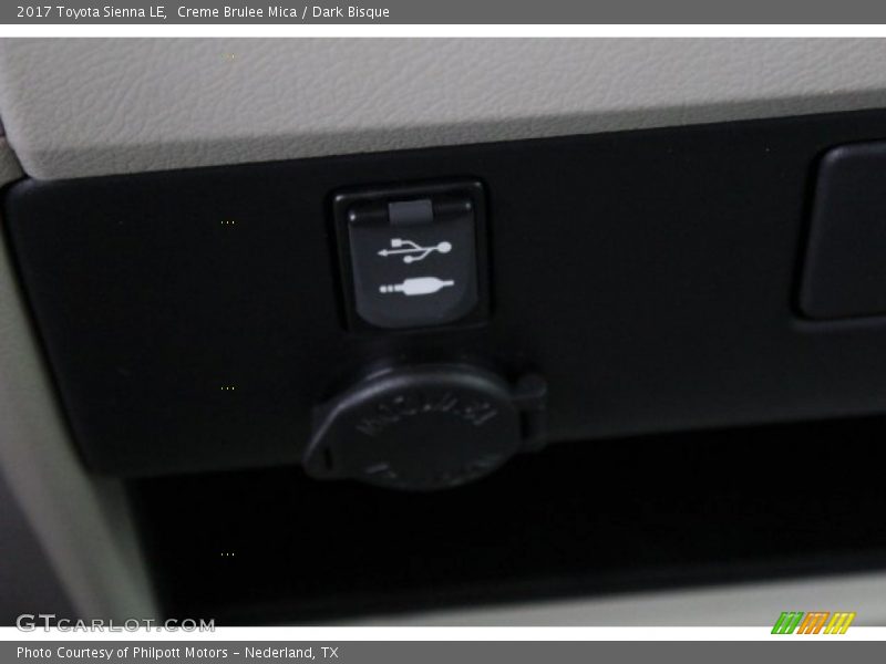 Creme Brulee Mica / Dark Bisque 2017 Toyota Sienna LE