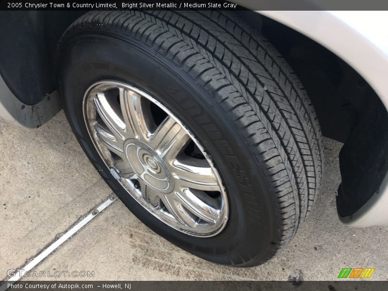 Bright Silver Metallic / Medium Slate Gray 2005 Chrysler Town & Country Limited