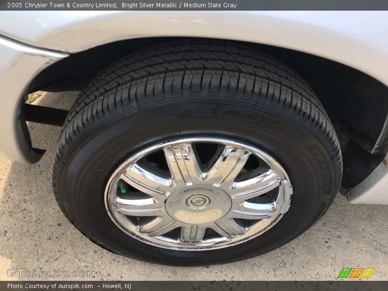 Bright Silver Metallic / Medium Slate Gray 2005 Chrysler Town & Country Limited