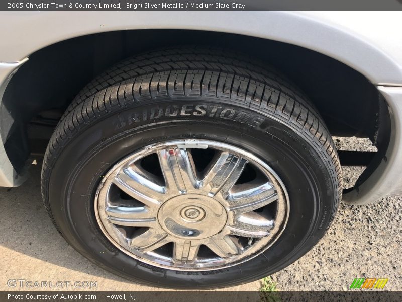 Bright Silver Metallic / Medium Slate Gray 2005 Chrysler Town & Country Limited
