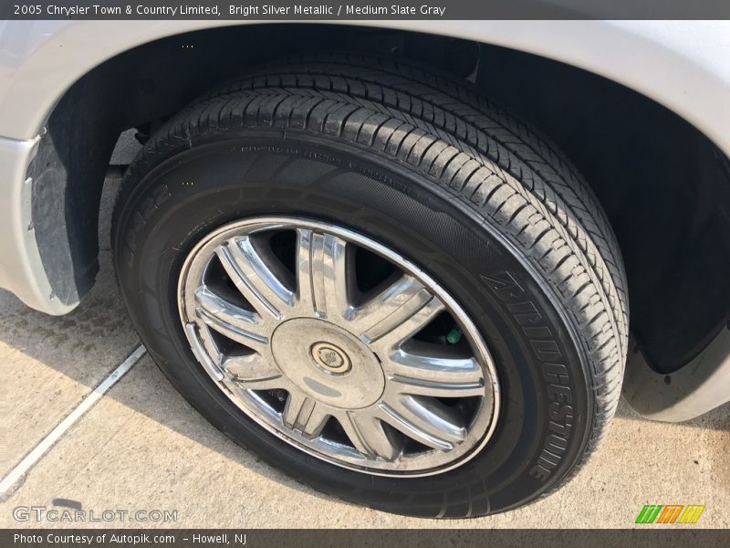 Bright Silver Metallic / Medium Slate Gray 2005 Chrysler Town & Country Limited