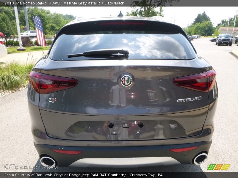 Vesuvio Gray Metallic / Black/Black 2018 Alfa Romeo Stelvio Ti AWD