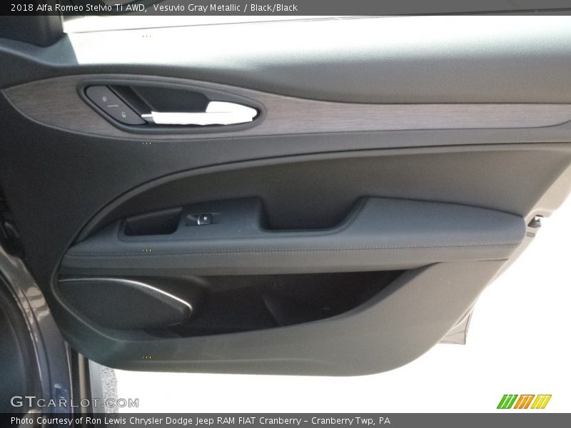 Vesuvio Gray Metallic / Black/Black 2018 Alfa Romeo Stelvio Ti AWD