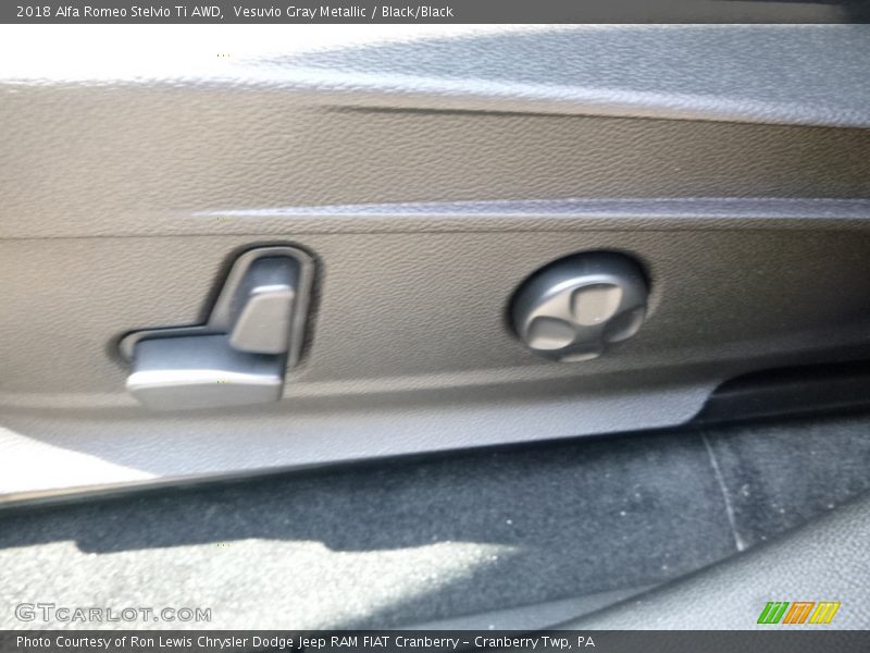Vesuvio Gray Metallic / Black/Black 2018 Alfa Romeo Stelvio Ti AWD