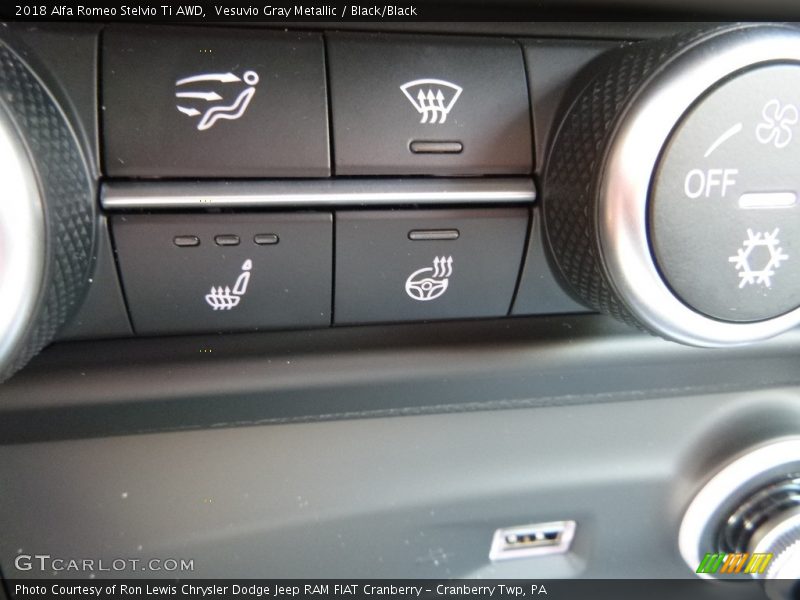 Vesuvio Gray Metallic / Black/Black 2018 Alfa Romeo Stelvio Ti AWD