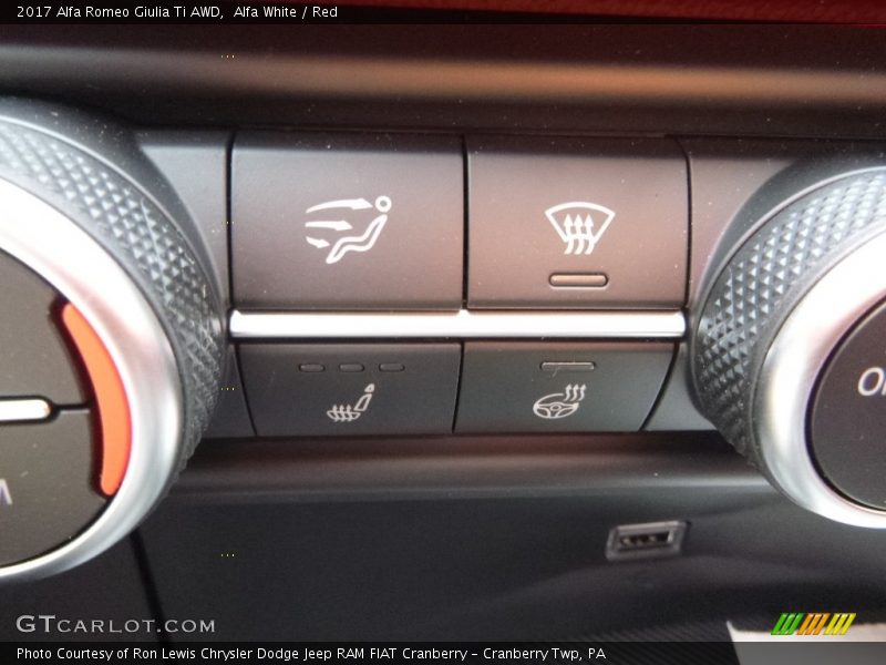 Alfa White / Red 2017 Alfa Romeo Giulia Ti AWD