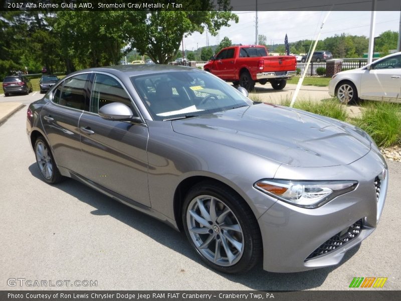 Front 3/4 View of 2017 Giulia AWD