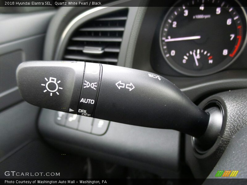 Quartz White Pearl / Black 2018 Hyundai Elantra SEL