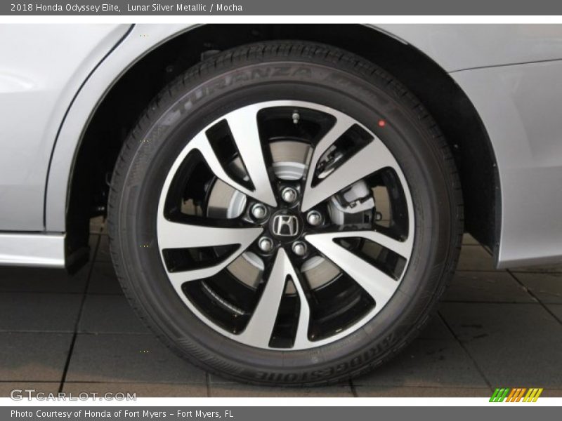 Lunar Silver Metallic / Mocha 2018 Honda Odyssey Elite