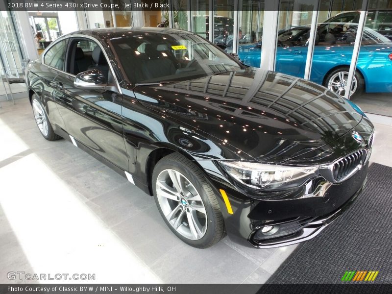 Front 3/4 View of 2018 4 Series 430i xDrive Coupe
