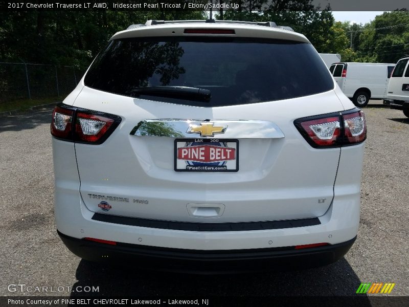 Iridescent Pearl Tricoat / Ebony/Saddle Up 2017 Chevrolet Traverse LT AWD