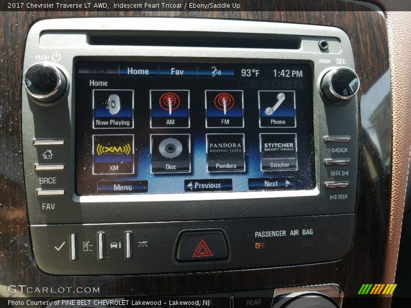 Iridescent Pearl Tricoat / Ebony/Saddle Up 2017 Chevrolet Traverse LT AWD
