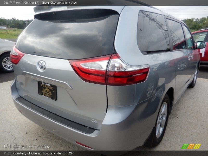 Silver Sky Metallic / Ash 2017 Toyota Sienna LE