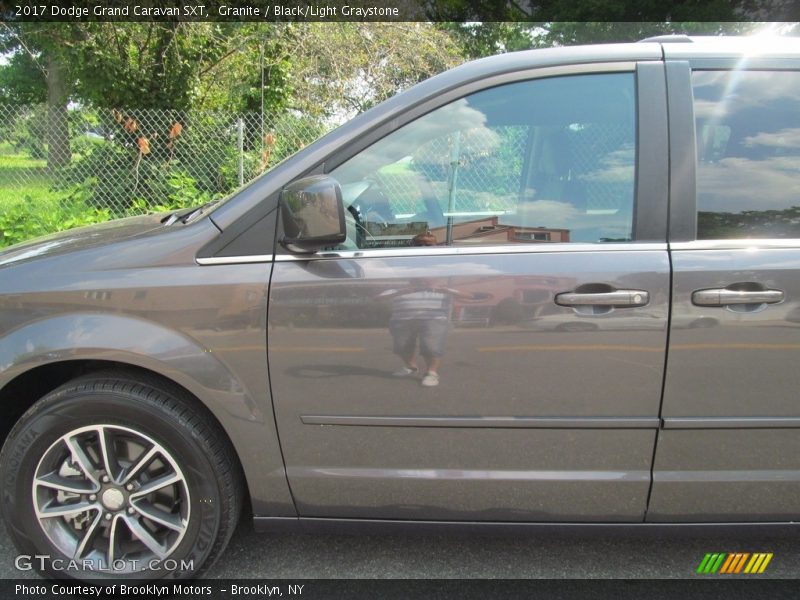 Granite / Black/Light Graystone 2017 Dodge Grand Caravan SXT