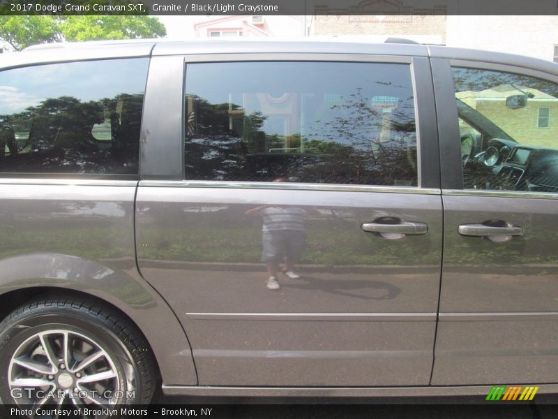 Granite / Black/Light Graystone 2017 Dodge Grand Caravan SXT
