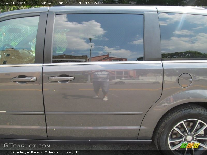 Granite / Black/Light Graystone 2017 Dodge Grand Caravan SXT
