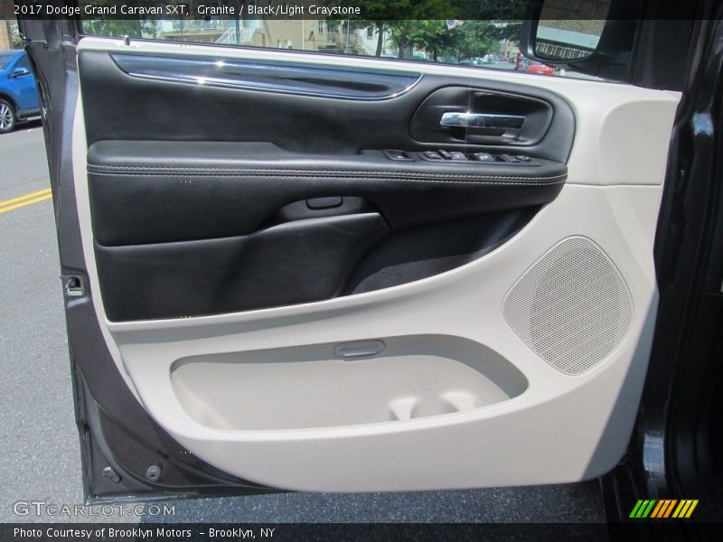 Granite / Black/Light Graystone 2017 Dodge Grand Caravan SXT