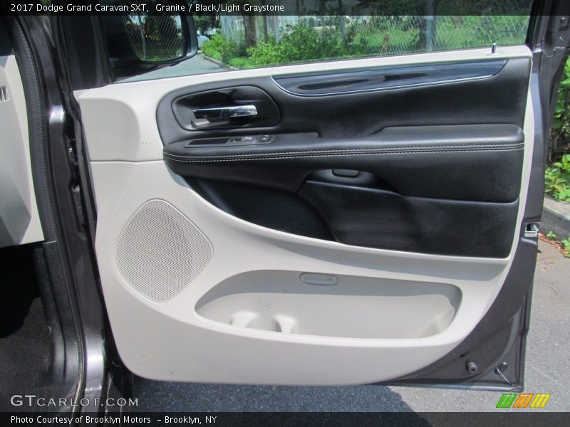 Granite / Black/Light Graystone 2017 Dodge Grand Caravan SXT