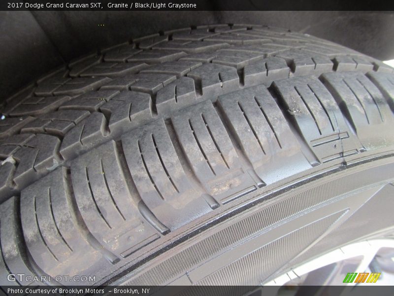 Granite / Black/Light Graystone 2017 Dodge Grand Caravan SXT