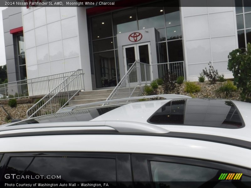 Moonlight White / Charcoal 2014 Nissan Pathfinder SL AWD