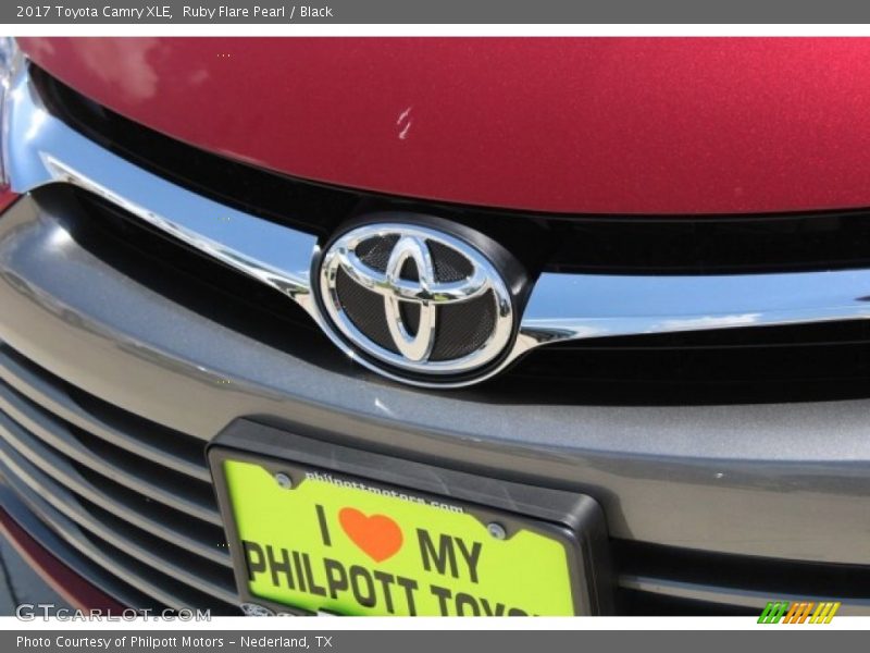 Ruby Flare Pearl / Black 2017 Toyota Camry XLE