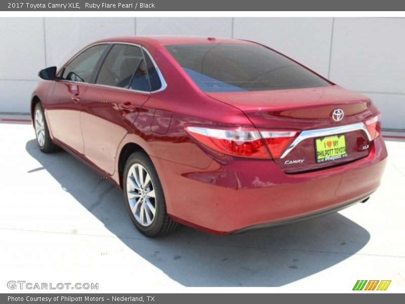 Ruby Flare Pearl / Black 2017 Toyota Camry XLE
