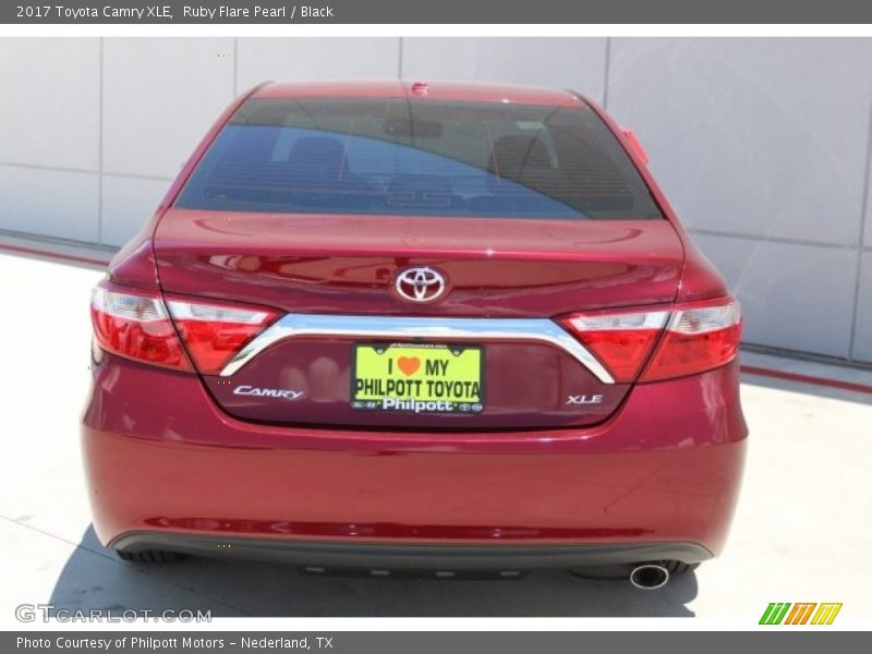 Ruby Flare Pearl / Black 2017 Toyota Camry XLE