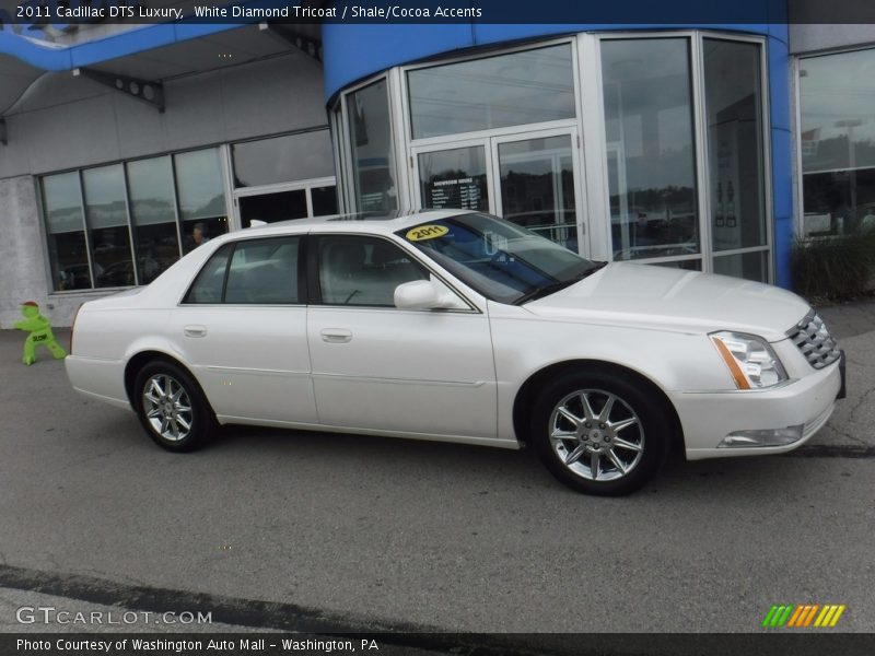 White Diamond Tricoat / Shale/Cocoa Accents 2011 Cadillac DTS Luxury