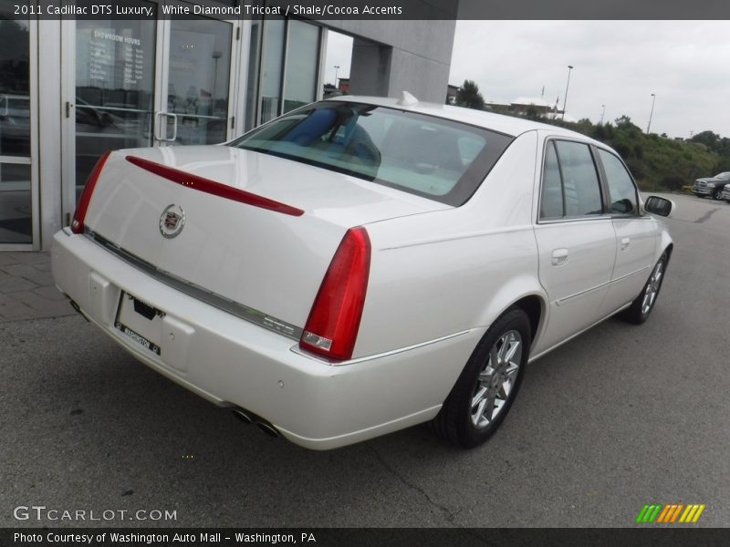 White Diamond Tricoat / Shale/Cocoa Accents 2011 Cadillac DTS Luxury