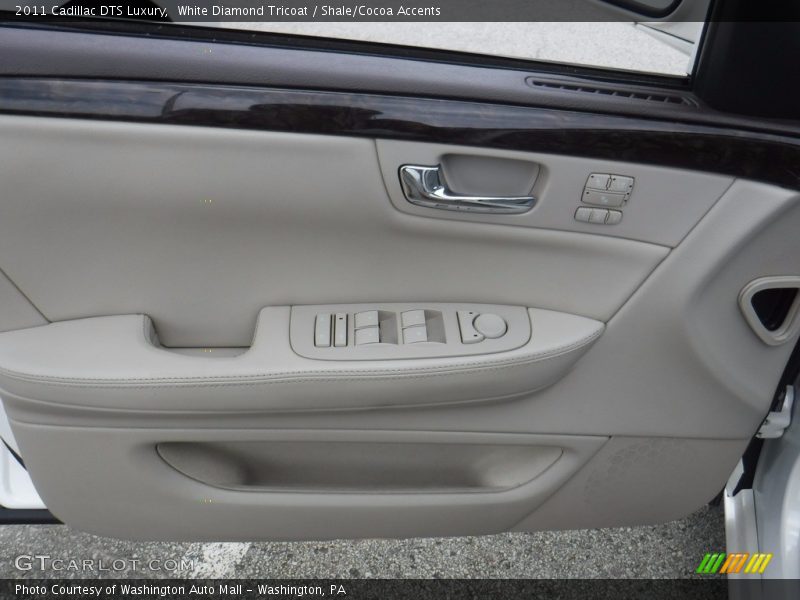 White Diamond Tricoat / Shale/Cocoa Accents 2011 Cadillac DTS Luxury