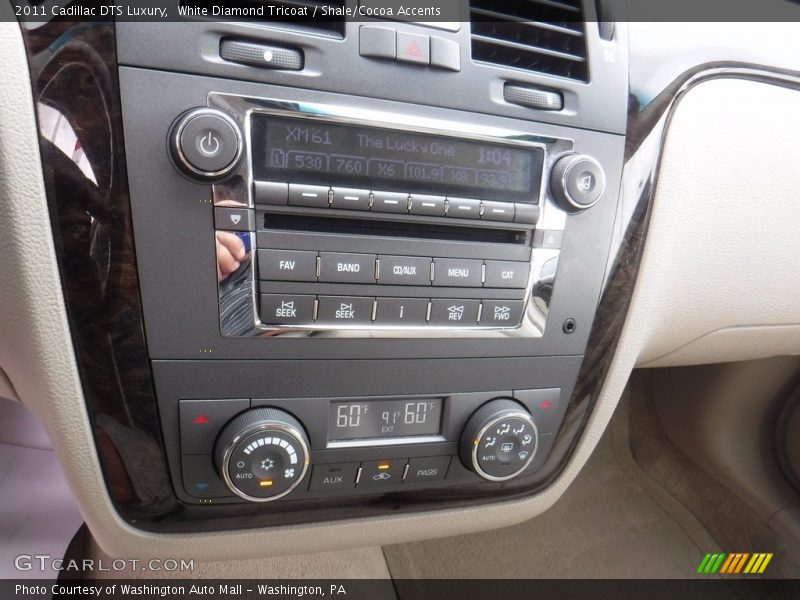 White Diamond Tricoat / Shale/Cocoa Accents 2011 Cadillac DTS Luxury