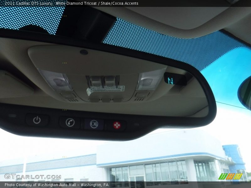 White Diamond Tricoat / Shale/Cocoa Accents 2011 Cadillac DTS Luxury