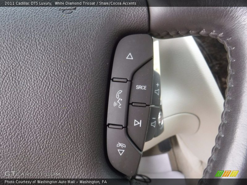 White Diamond Tricoat / Shale/Cocoa Accents 2011 Cadillac DTS Luxury