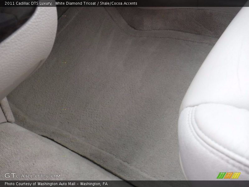 White Diamond Tricoat / Shale/Cocoa Accents 2011 Cadillac DTS Luxury