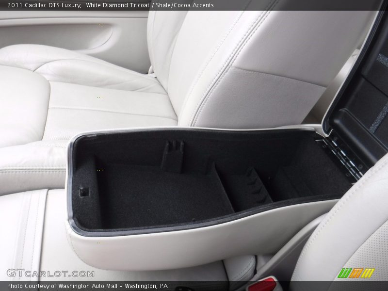White Diamond Tricoat / Shale/Cocoa Accents 2011 Cadillac DTS Luxury