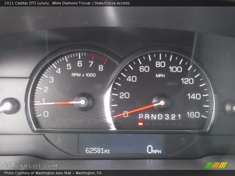 White Diamond Tricoat / Shale/Cocoa Accents 2011 Cadillac DTS Luxury