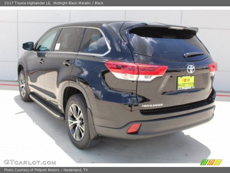 Midnight Black Metallic / Black 2017 Toyota Highlander LE