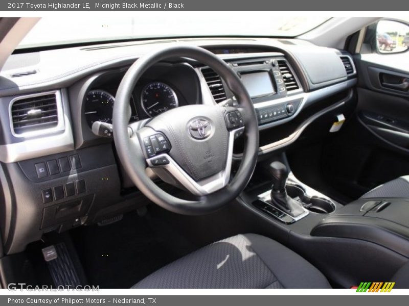 Midnight Black Metallic / Black 2017 Toyota Highlander LE