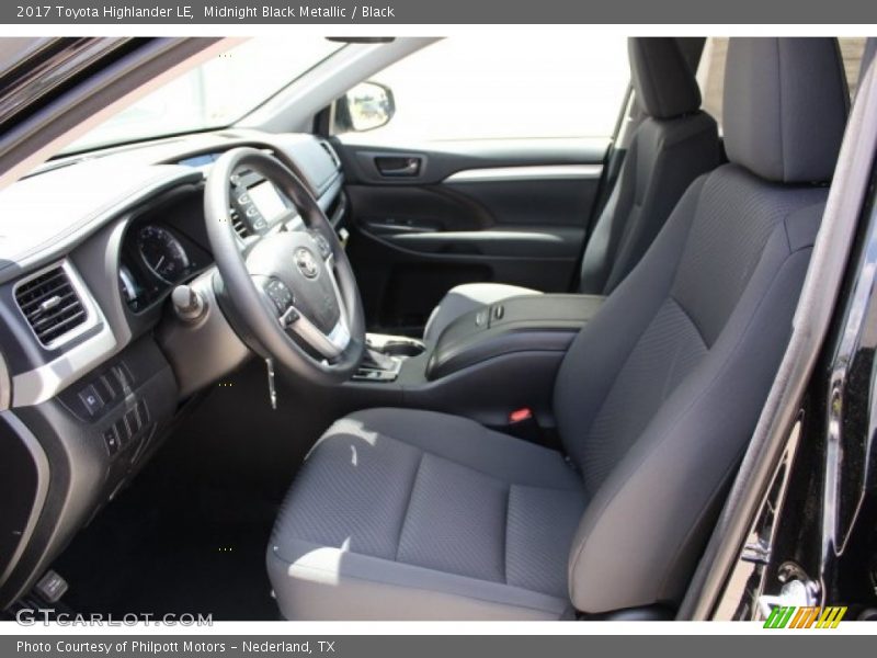 Midnight Black Metallic / Black 2017 Toyota Highlander LE
