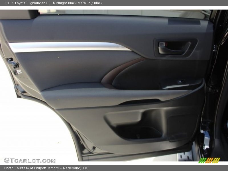 Midnight Black Metallic / Black 2017 Toyota Highlander LE