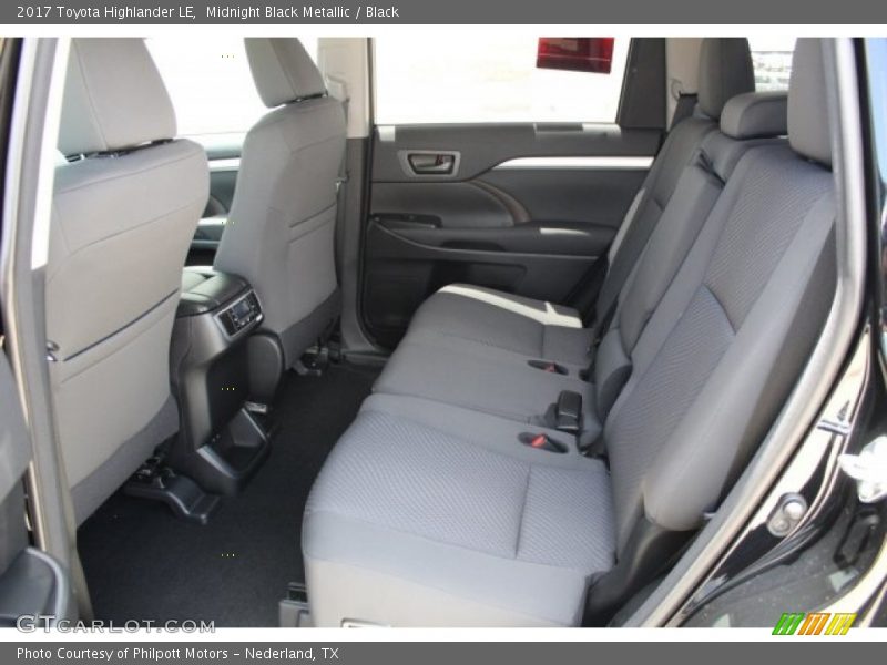 Midnight Black Metallic / Black 2017 Toyota Highlander LE