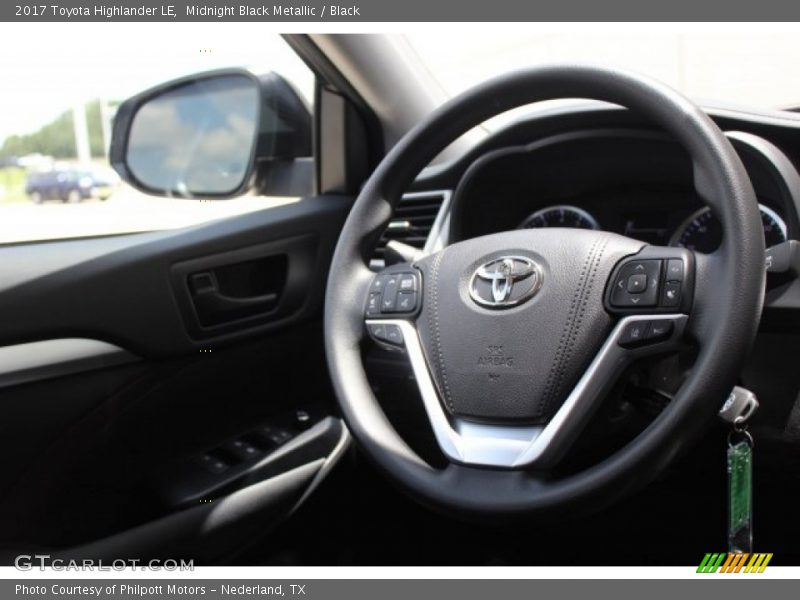 Midnight Black Metallic / Black 2017 Toyota Highlander LE