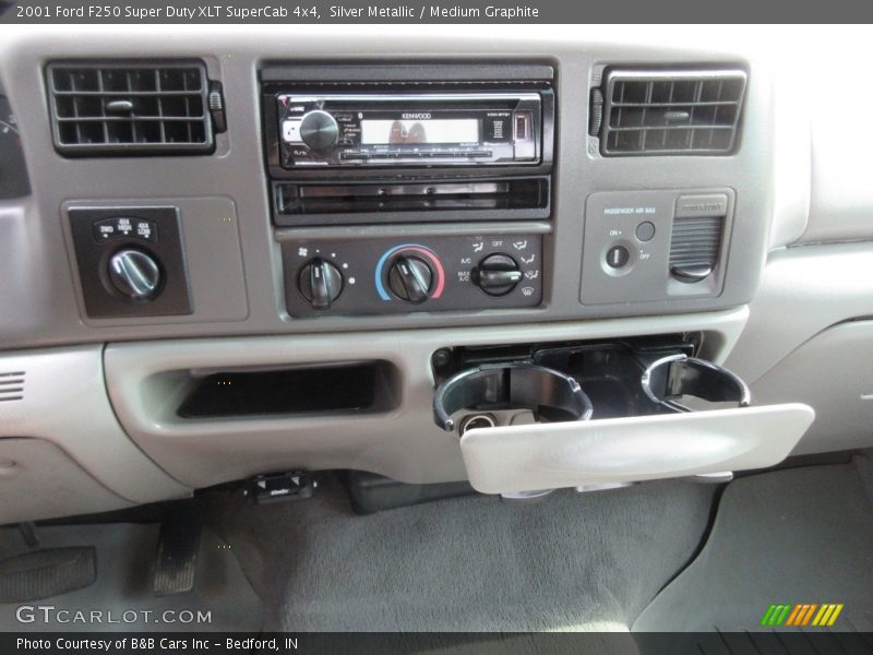 Silver Metallic / Medium Graphite 2001 Ford F250 Super Duty XLT SuperCab 4x4