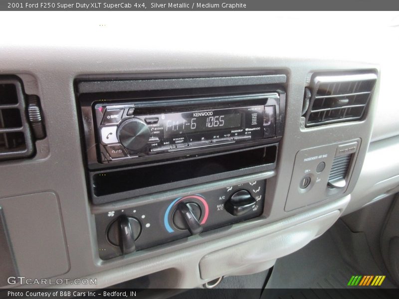 Silver Metallic / Medium Graphite 2001 Ford F250 Super Duty XLT SuperCab 4x4