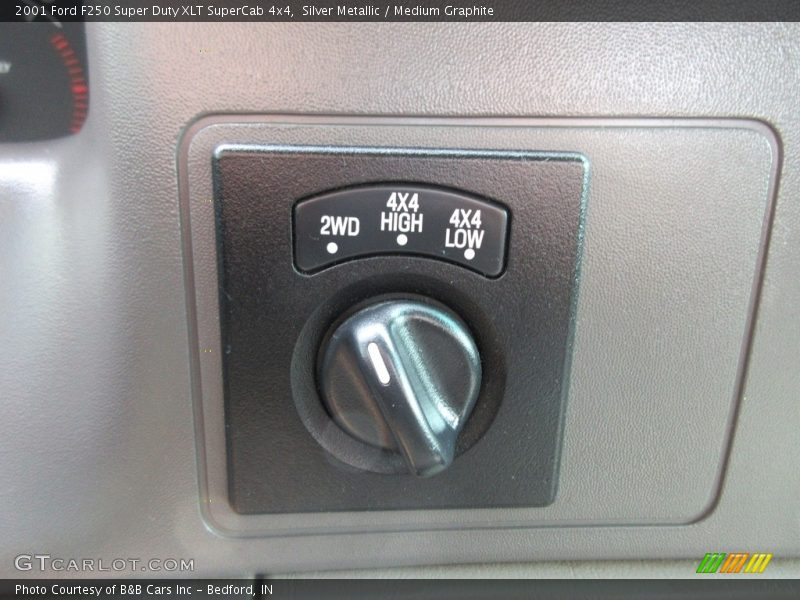 Silver Metallic / Medium Graphite 2001 Ford F250 Super Duty XLT SuperCab 4x4