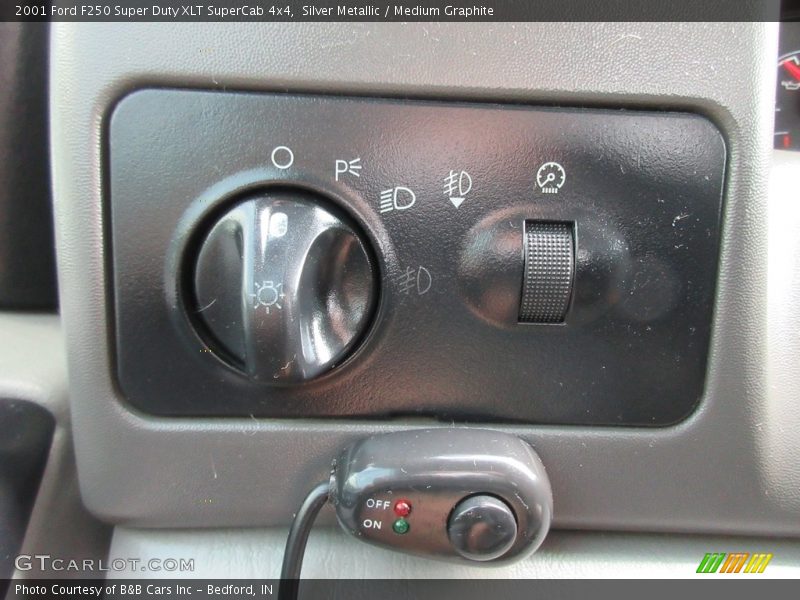 Silver Metallic / Medium Graphite 2001 Ford F250 Super Duty XLT SuperCab 4x4