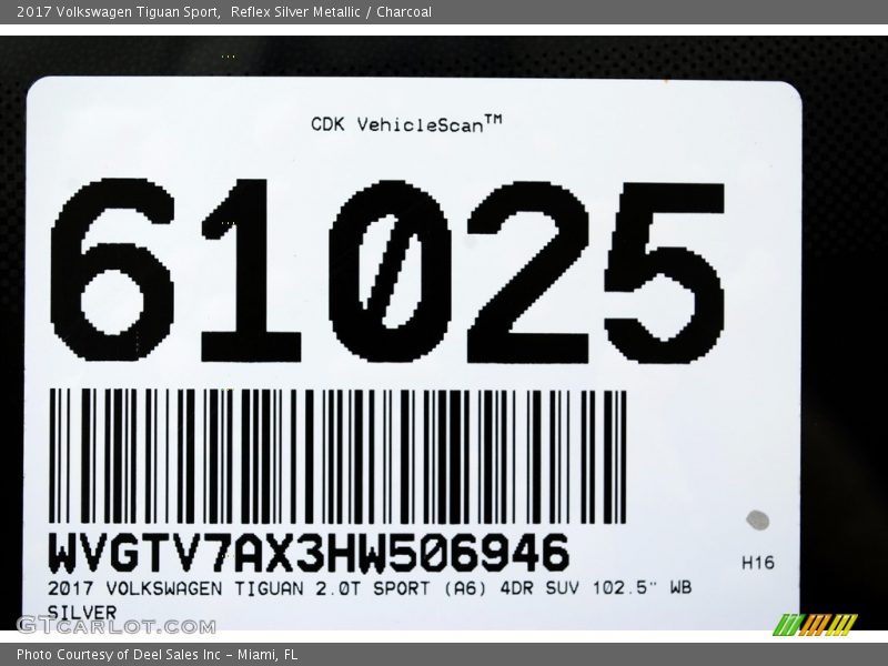 Reflex Silver Metallic / Charcoal 2017 Volkswagen Tiguan Sport