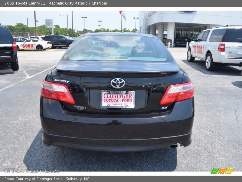 Magnetic Gray Metallic / Charcoal 2009 Toyota Camry SE