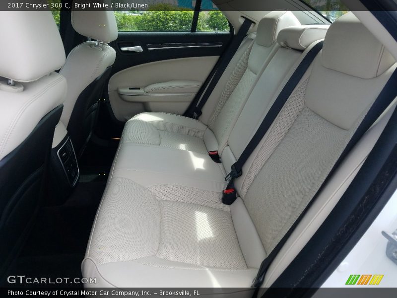Bright White / Black/Linen 2017 Chrysler 300 C