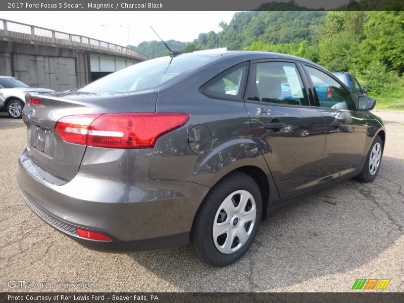 Magnetic / Charcoal Black 2017 Ford Focus S Sedan